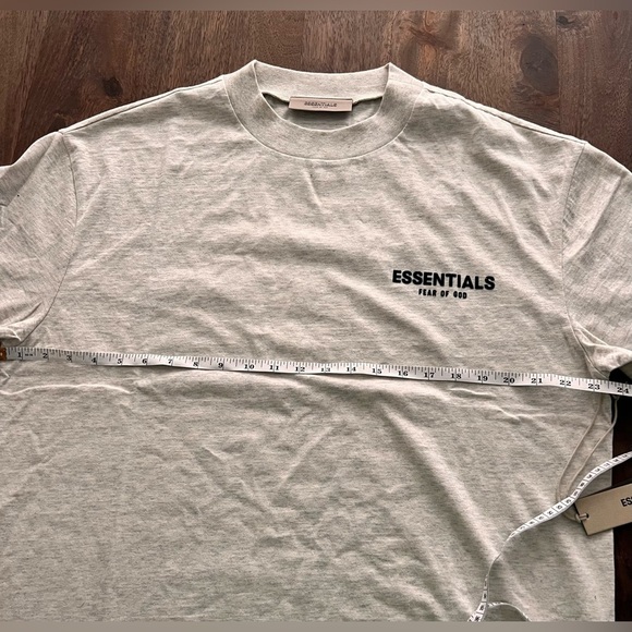 Essentials  - Light Oatmeal Short Sleeve T-Shirt Size Small- NWT - Picture 3 of 11